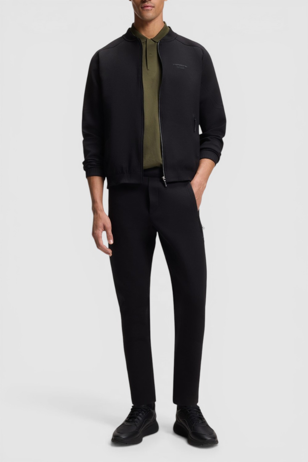 תמונת כל הלוק של חולצת פולו בוס X פורשה